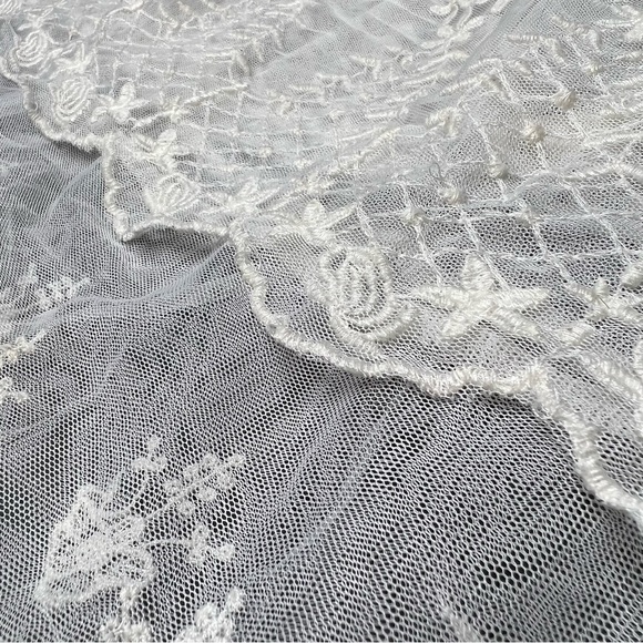 ❌SOLD❌ AEO Cami Tank Top Tiered Mesh Lace Embroidered Festival Off White Cream M - Picture 12 of 17